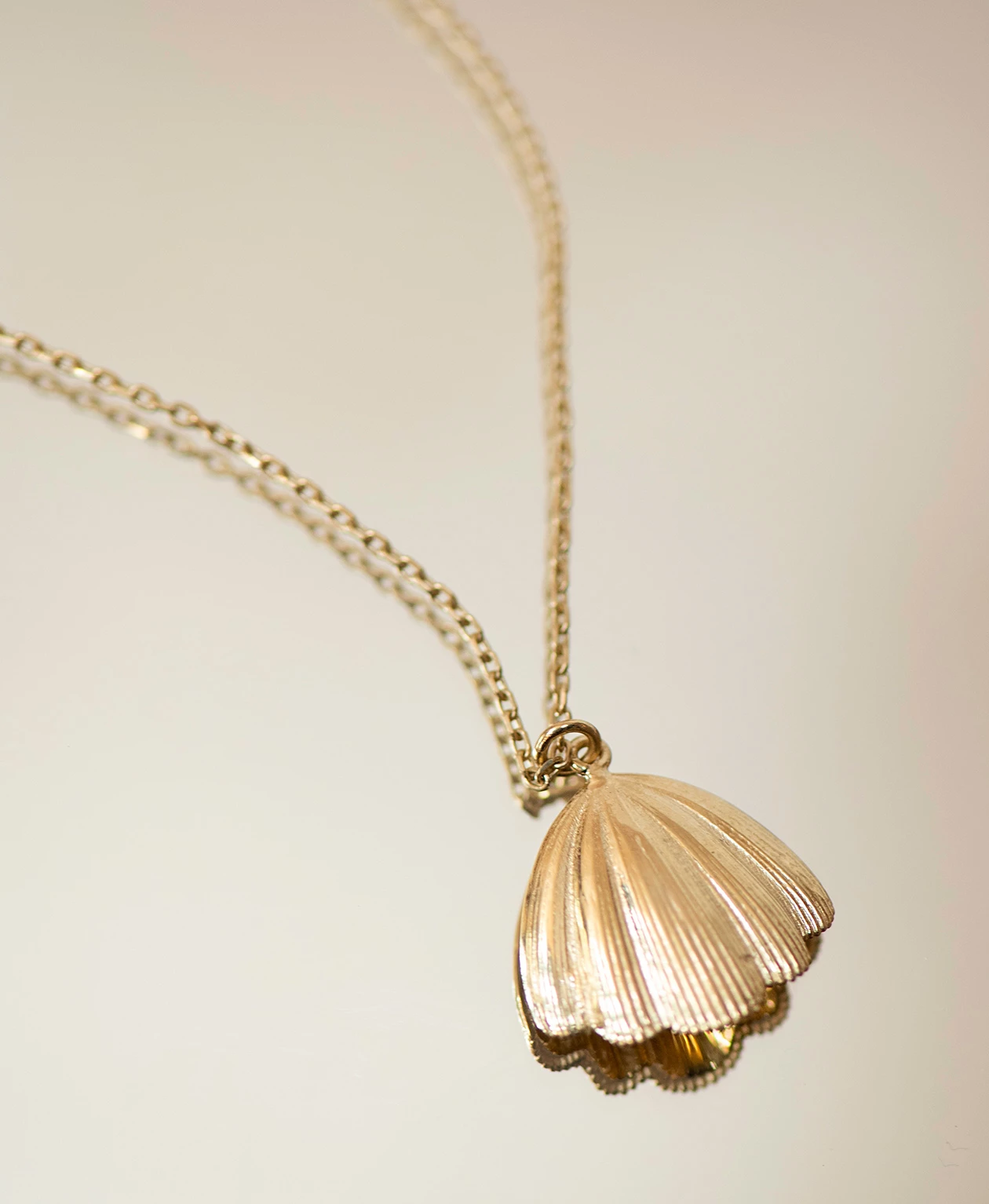 Zoe and Morgan Ariel Necklace Gold 1 Zoe and Morgan Ariel Necklace Gold