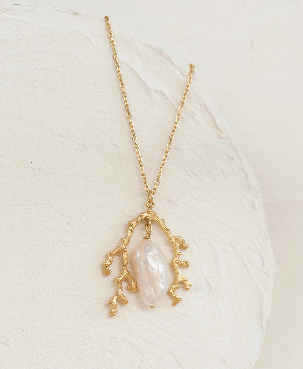 Zoe and Morgan Mutiara Pearl Gold Necklace 1 Zoe and Morgan Mutiara Pearl Gold Necklace