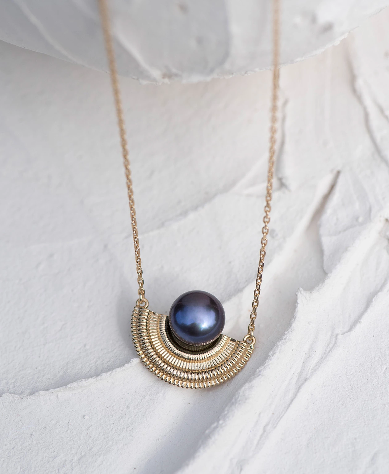 Zoe and Morgan Adella Gold and Pearl Necklace. 2 Zoe and Morgan Adella Gold and Pearl Necklace.