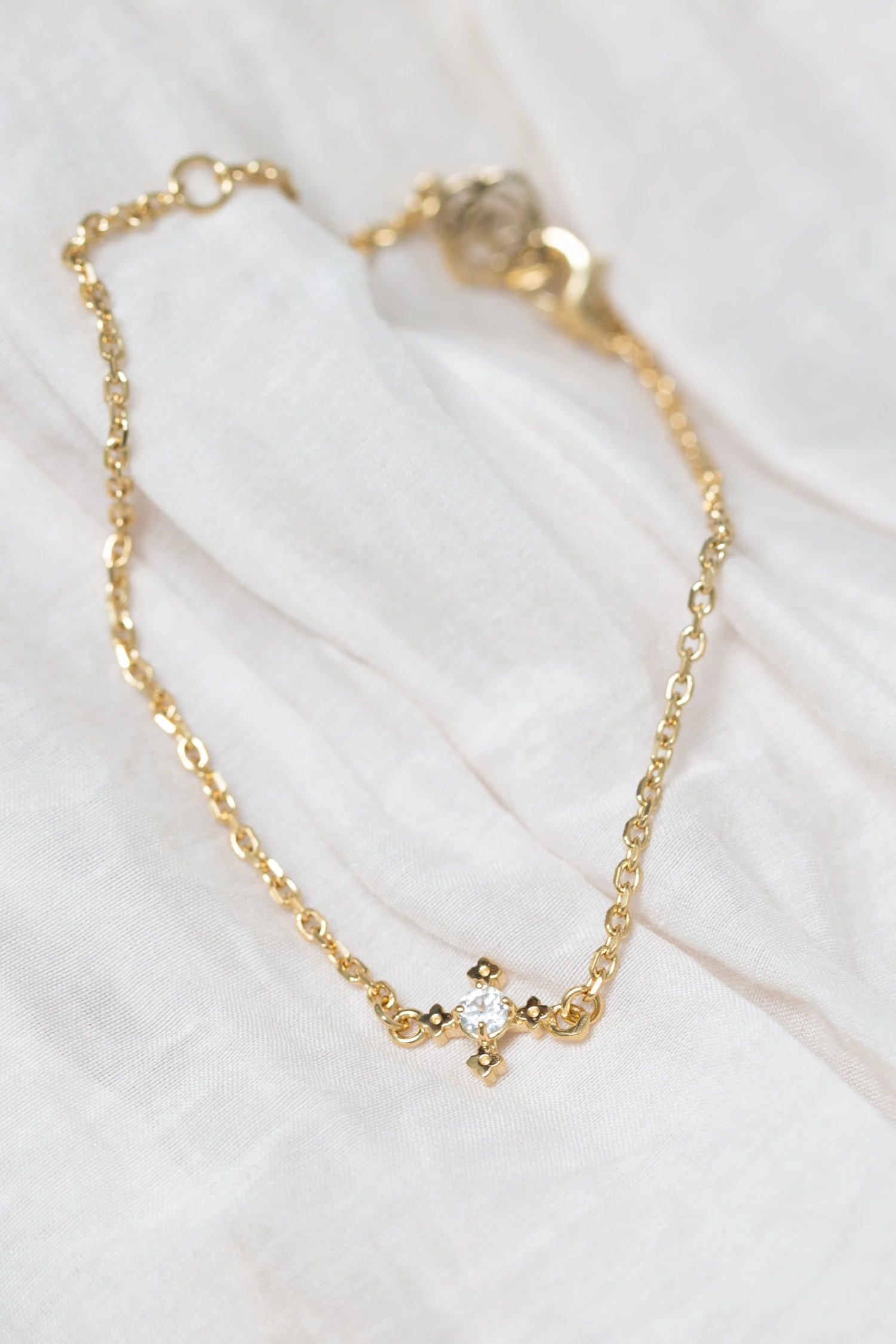 Zoe and Morgan Izil Bracelet Natural White Zircon Gold 1 Zoe and Morgan Izil Bracelet Natural White Zircon Gold