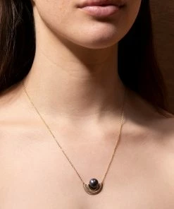 Zoe and Morgan Adella Gold and Pearl Necklace. 8 Zoe and Morgan Adella Gold and Pearl Necklace.
