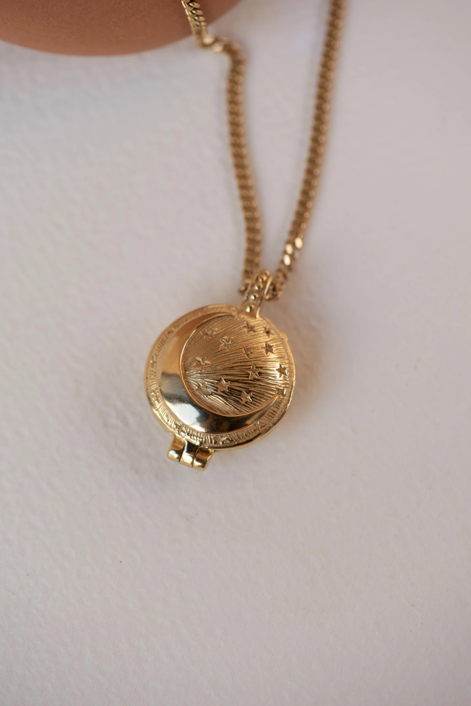 Zoe and Morgan Luna Transformation Locket Necklace Gold 2 Zoe and Morgan Luna Transformation Locket Necklace Gold