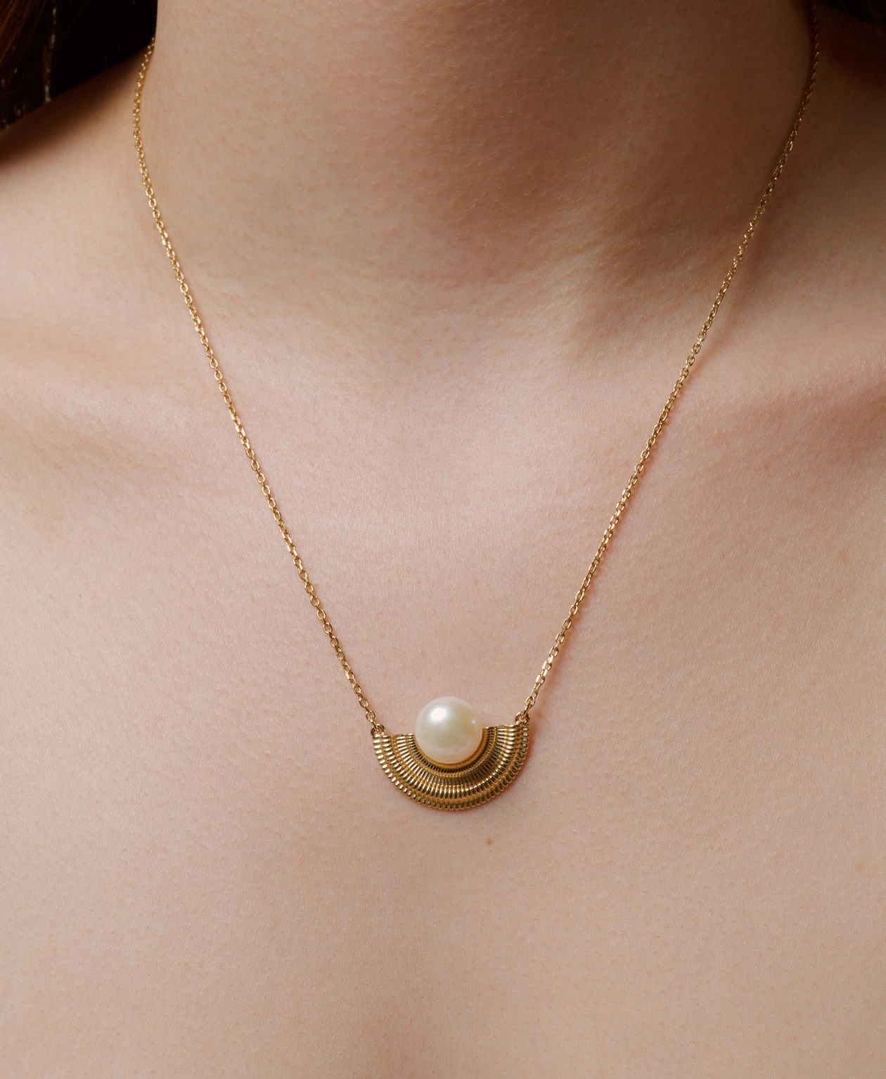 Zoe and Morgan Adella Gold and Pearl Necklace. 4 Zoe and Morgan Adella Gold and Pearl Necklace.